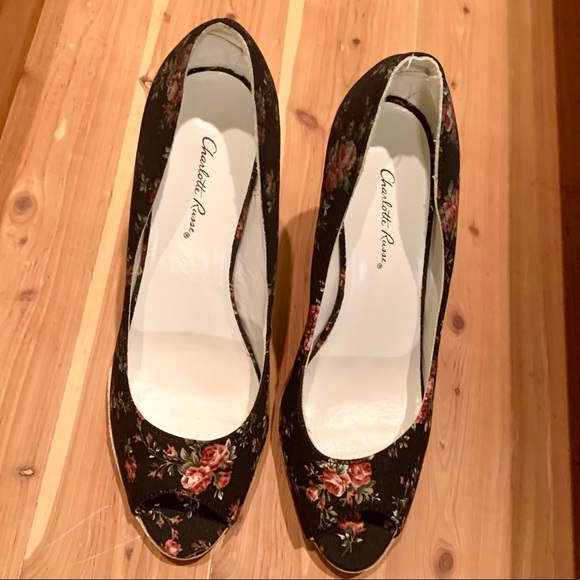 Beautiful Charlotte Russe Black floral heels - Picture 6 of 8